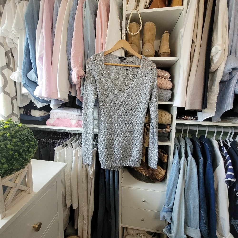Le Chateau Light Blue Sparkle V-neck light-weight sweater w/sequins - medium